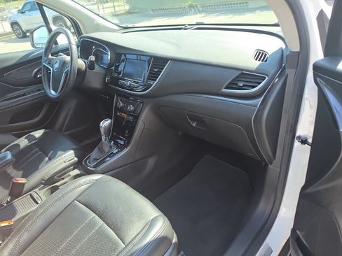 Used 2022 Buick Encore Preferred FWD image 32