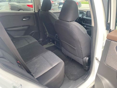 Used 2023 Nissan Rogue SV FWD image 9