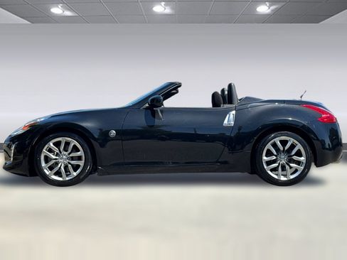 Used 2014 Nissan 370Z Roadster RWD image 2