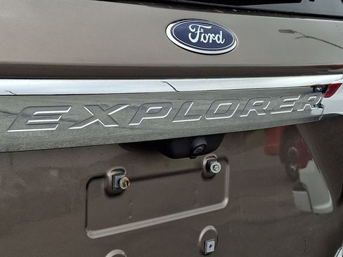 Certified 2021 Ford Explorer XLT w/ Class III Trailer Tow Package AWD/4WD image 28