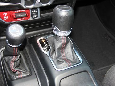 Used 2023 Jeep Wrangler Unlimited Rubicon AWD/4WD image 23