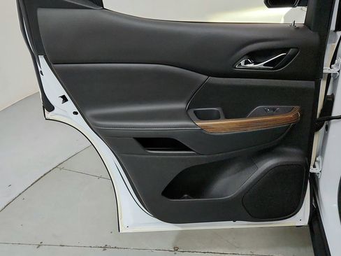 Certified 2021 GMC Acadia SLE w/ Driver Convenience Package FWD image 17