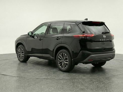 Used 2023 Nissan Rogue S AWD/4WD image 6