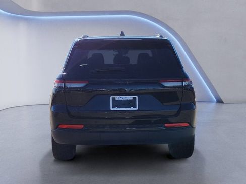 Used 2023 Jeep Grand Cherokee Altitude image 4