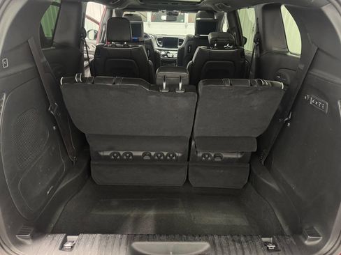 Used 2023 Chrysler Pacifica Limited w/ Uconnect Theater Family Group image 22