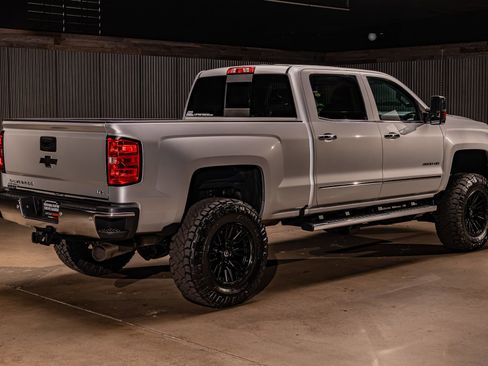 Used 2019 Chevrolet Silverado 2500 LTZ w/ Duramax Plus Package AWD/4WD image 10