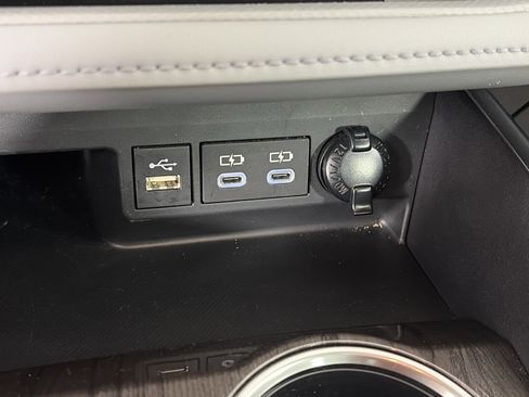 Used 2023 Toyota Highlander Platinum image 27