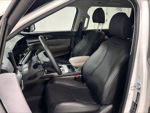 Used 2026 Kia Carnival FWD image 31