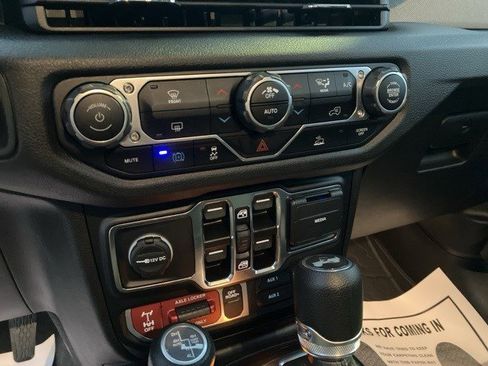 Used 2024 Jeep Wrangler Willys image 17