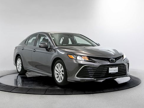 Used 2023 Toyota Camry LE FWD image 9