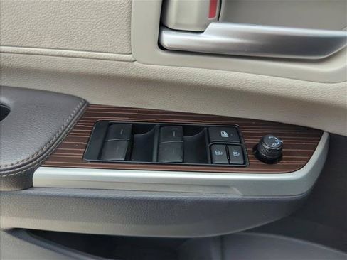 Used 2022 Toyota Sienna XLE FWD image 30