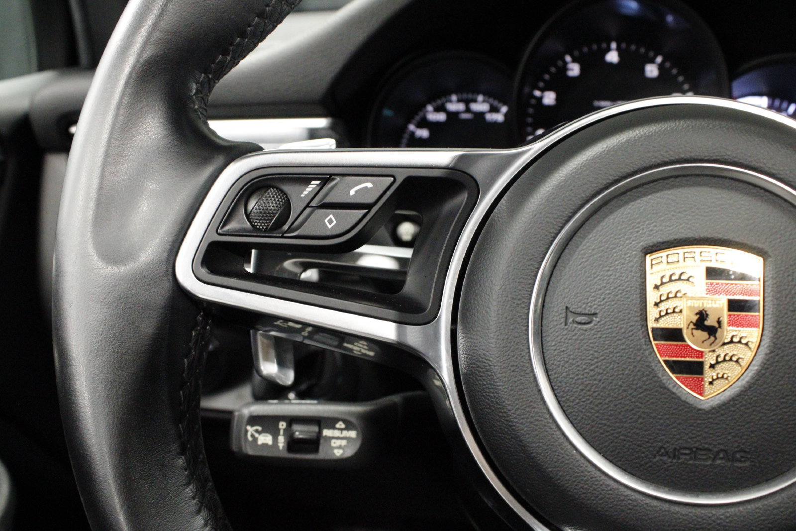 Used 2018 Porsche Macan AWD/4WD image 24