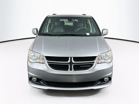 Used 2019 Dodge Grand Caravan SXT FWD image 2
