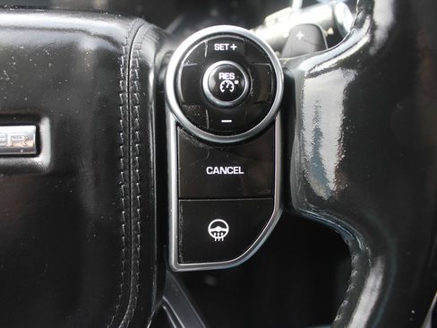 Used 2015 Land Rover Range Rover HSE image 13