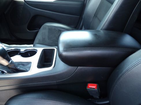 Used 2021 Jeep Grand Cherokee Laredo X AWD/4WD image 21