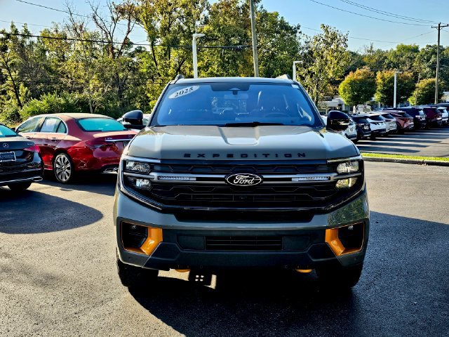 Used 2025 Ford Expedition Tremor AWD/4WD image 3