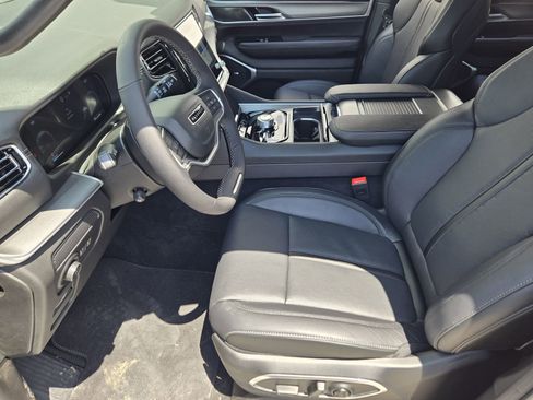 New 2025 Jeep Wagoneer L Series II w/ Premium Group I image 11