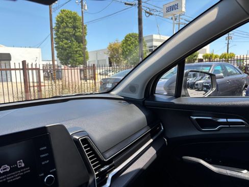 Used 2025 Kia Sportage LX FWD image 35