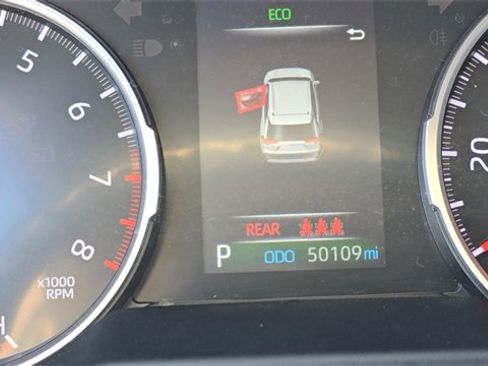 Used 2022 Toyota RAV4 LE image 25