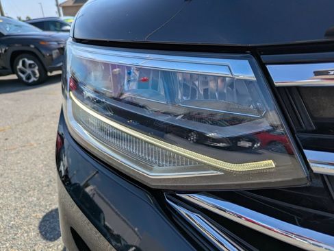 Used 2022 Volkswagen Tiguan SE w/ Panoramic Sunroof Package AWD/4WD image 11