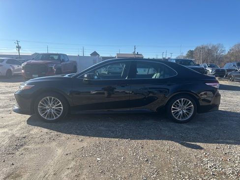 Used 2019 Toyota Camry XLE image 2