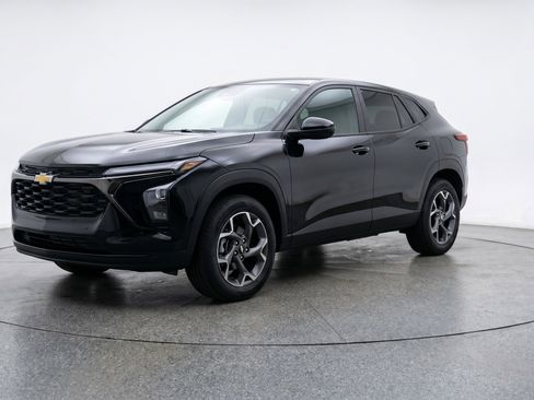Used 2025 Chevrolet Trax LT w/ LT Convenience Package FWD image 3