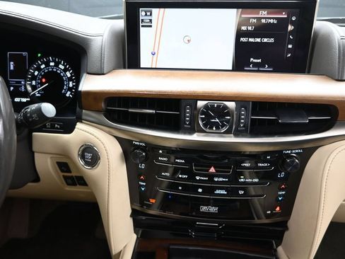 Used 2017 Lexus LX 570 4WD image 30