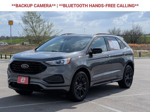 Used 2022 Ford Edge SE w/ Black Appearance Package image 3