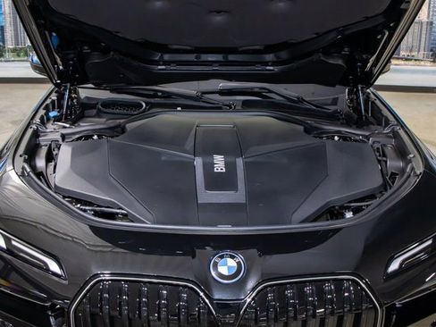 Used 2025 BMW i7 xDrive60 image 5