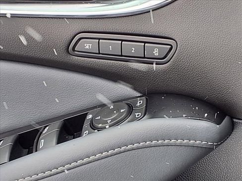 Used 2024 Buick Enclave Premium image 27