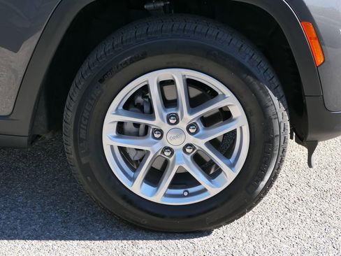 Used 2025 Jeep Grand Cherokee Laredo X w/ Luxury Tech Group I image 24