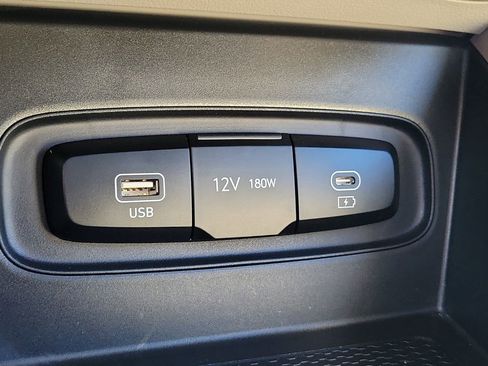 Used 2024 Hyundai Venue SEL FWD image 29