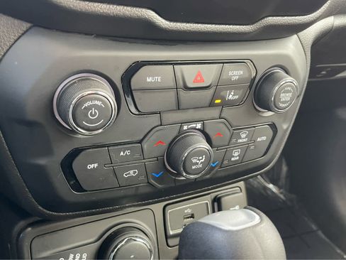 Used 2021 Jeep Renegade Sport image 16