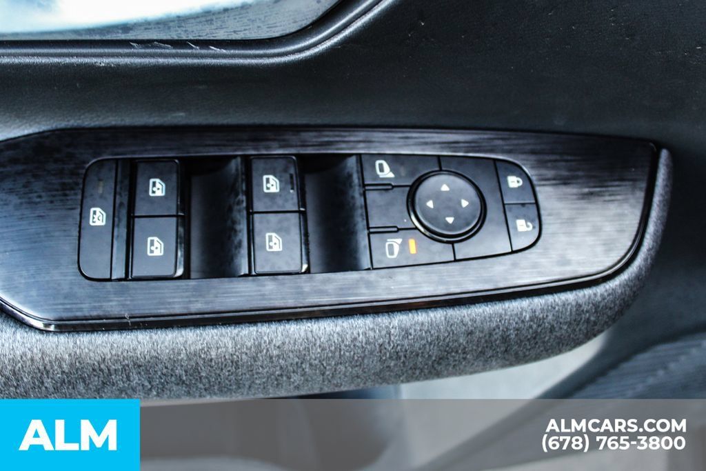 Used 2025 Nissan Kicks SV FWD image 33