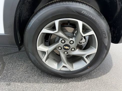 Used 2025 Chevrolet Trax LT FWD image 13