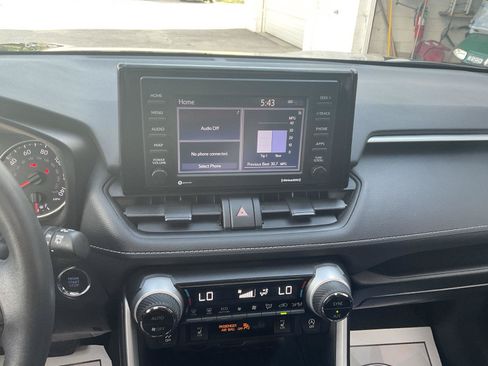 Used 2021 Toyota RAV4 XLE w/ Convenience Package AWD/4WD image 18