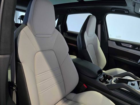 New 2026 Porsche Cayenne GTS AWD/4WD image 13