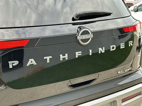 Used 2025 Nissan Pathfinder SL AWD/4WD image 14