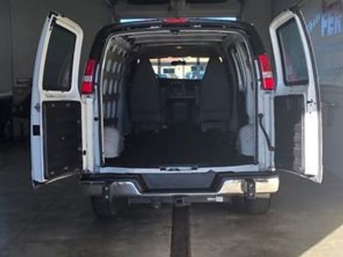 Used 2022 Chevrolet Express 2500 w/ Driver Convenience Package image 5