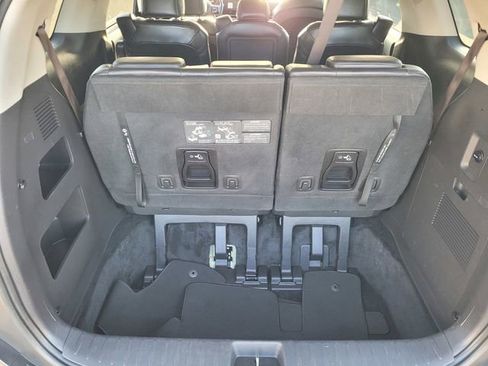 Used 2025 Kia Carnival FWD image 7