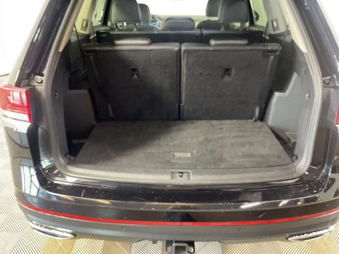 Used 2025 Volkswagen Atlas SE AWD/4WD image 14