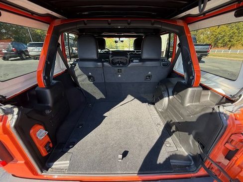 Used 2020 Jeep Wrangler Unlimited Sahara image 8