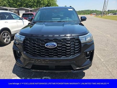Used 2025 Ford Explorer ST-Line w/ ST-Line Street Pack AWD/4WD image 3
