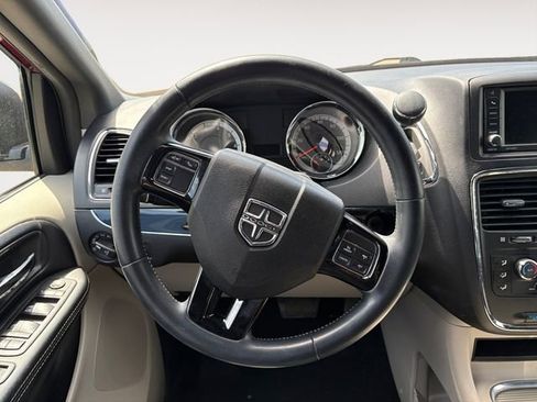 Used 2019 Dodge Grand Caravan SXT FWD image 12