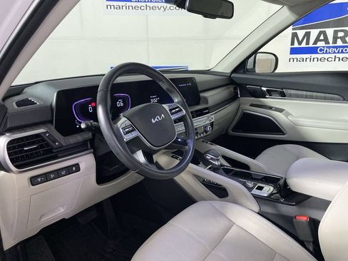 Used 2024 Kia Telluride EX w/ EX Captain's Chair Package FWD image 15