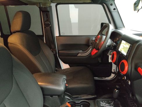 Used 2018 Jeep Wrangler Unlimited Sport w/ Mopar Black Appearance Group AWD/4WD image 21