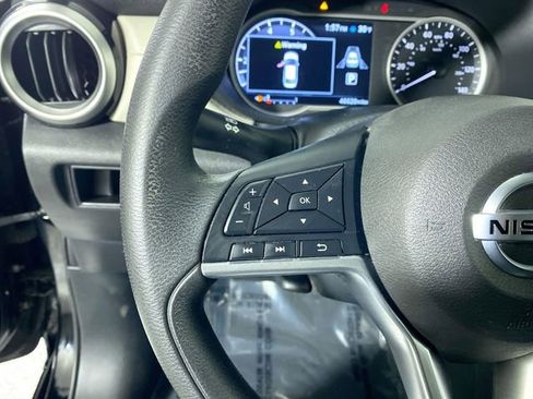 Used 2022 Nissan Versa SV image 11
