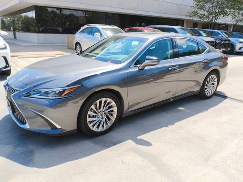 Used 2021 Lexus ES 300h Ultra Luxury w/ Accessory Package 2 FWD image 3