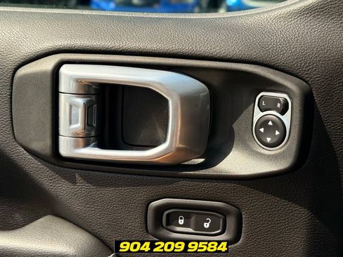 Used 2023 Jeep Wrangler Unlimited Sahara w/ Cold Weather Group AWD/4WD image 11
