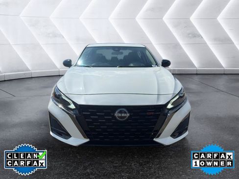 Used 2023 Nissan Altima 2.5 SR w/ SR Premium Package FWD image 2